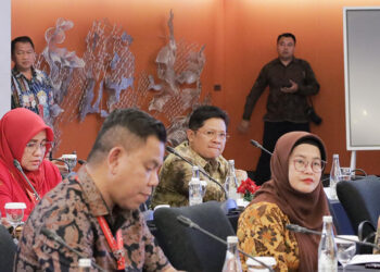 SEKRETARIS DPRD Kalsel Muhammad Jaini bersama para pejabat struktural lainnya saat menghadiri ADPSI dan ASDEPSI di Jasmine Ballroom Hotel Pullman, Bandung.