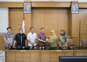 KOMISI III DPRD Kalsel saat melakukan sharing informasi tentang pengelolaan sampah dan limbah B3 ke DLHK DIY.