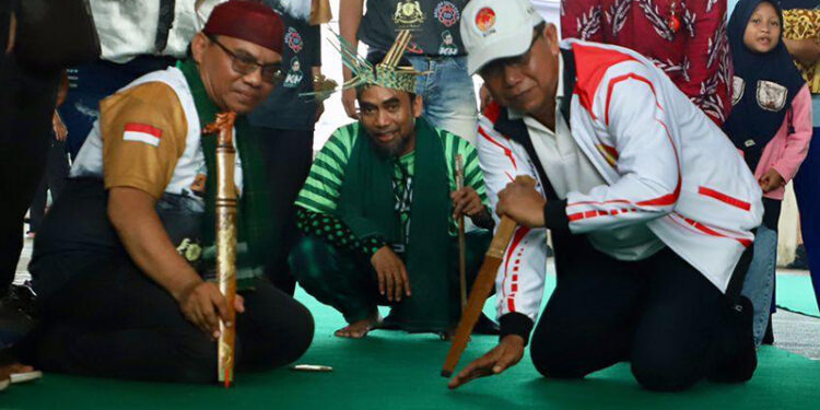 PEMKAB HSU saat melaksanakan olahraga Balogo.