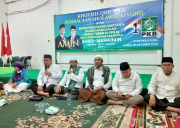 DPW PKB Kalsel saat menggelar doa untuk kelancaran pendaftaran AMIN di KPU Republik Indonesia.