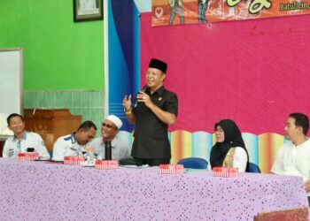 WAKIL Ketua Komisi II DPRD Kalsel Muhammad Yani Helmi saat menjadi pembicara sekaligus membuka kegiatan Jelajah Cagar Budaya di SMA Negeri 1 Simpang Empat, Kabupaten Tanah Bumbu.