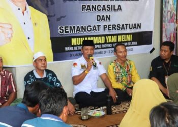 WAKIL Ketua Komisi II DPRD Kalsel Muhammad Yani Helmi saat sosialisasi di Desa Mekar Sari, Kecamatan Simpang Empat, Kabupaten Tanah Bumbu.