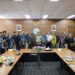 FOTO BERSAMA - Jajaran Sekretariat DPRD Provinsi Kalimantan Selatan bersama Pressroom DPRD berfoto bersama anggota Dewan Pers saat menggelar kunjungan kerja di Gedung Dewan Pers di Jakarta, Senin (20/11).