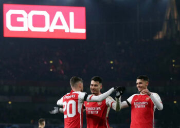 Gelandang Arsenal Jorginho merayakan gol keenam timnya pada pertandingan Grup B Liga Champions melawan Lens, yang dimainkan di Stadion Emirates, London, Rabu (29/11).