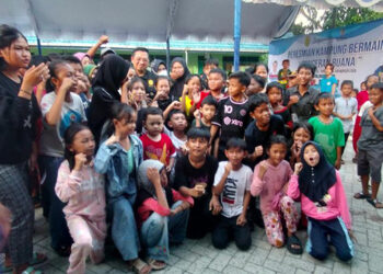 ANAK-anak Kelurahan Pangeran yang terlihat antusias dengan di bukanya Kamber Pangeran Buana