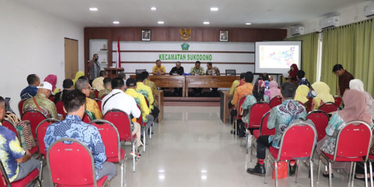 KAJI TIRU-PJ Bupati Tapin M Syarifudin MPd beserta jajaran saat kaji tiru mini MPP di kecamatan Sukadono, Kabupaten Sragen, Provinsi Jawa Tengah. 