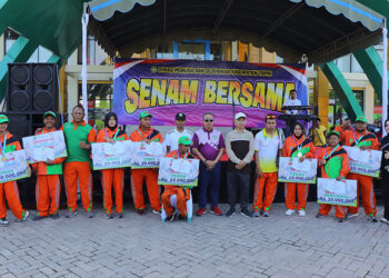 PJ Bupati Tapin M Syarifudin beserta Sekda Dr H Sufiansyah dan Kadispora Eko Haryono berfoto bersama atlet NPC.