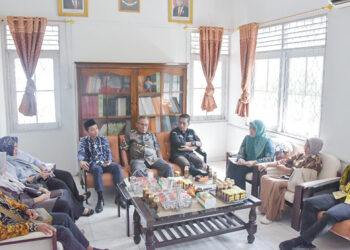 KOMISI I DPRD Kalsel saat monitoring ke KPU Kabupaten Tabalong, Jumat (8/11) siang.