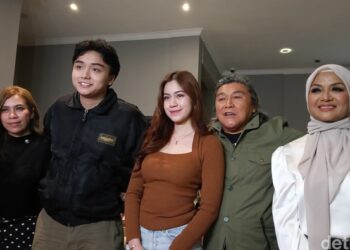 Keluarga Leon Dozan dan Rinoa Aurora menggelar jumpa pers pada Sabtu (9/11/2023) malam.
