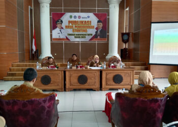 AUDIT-Kepala Dinas PPKB Hj Ahlul Jannah MSI saat pemaparan audit kasus stunting di kabupaten pada kegiatan publikasi hasil pengukuran stunting tingkat kabupaten Tapin tahun 2023. 