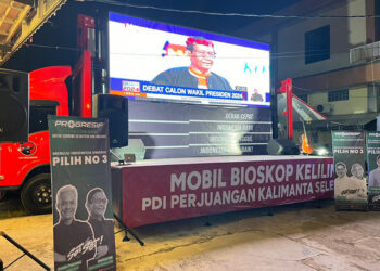 VIDEOTRON berukuran 10 meter persegi yang di hadirkan PDIP untuk menonton debat cawapres, Jumat (22/12) malam.