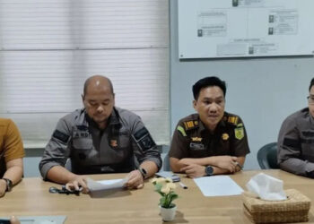 KEJARI Tabalong saat memberikan informasi terkait uang pengganti sementara dugaan tindak pidana korupsi pembangunan RS Kelua Tahun Anggaran 2020.