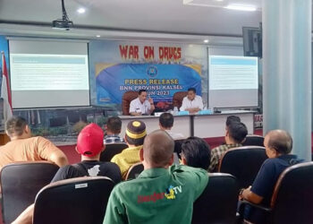 KEPALA BNNP Kalsel Brigjen Pol Wisnu Andayana saat pers release akhir tahun.