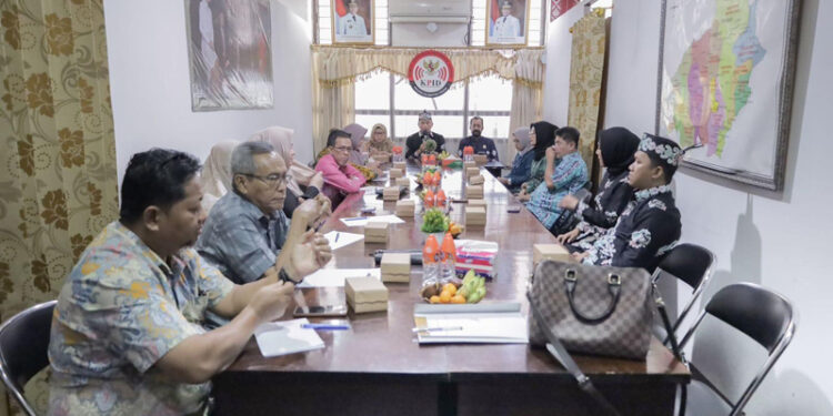 KOMISI I DPRD dan KPID Kalsel saat melakukan studi komparasi ke KPID Provinsi Kalteng.