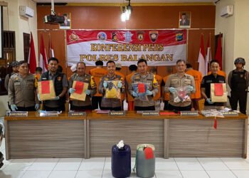 Kapolres Balangan, AKBP Riza Muttaqin didampingi PJU saat menyampaikan rilis temuan selama Januari 2024. 