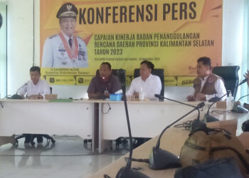 KEPALA BPBD Kalsel R Suria Fadliansyah didampingi Kabid Pencegahan dan Kesiapsiagaan Bambang Dedi Mulyadi saat menyampaikan ekspose kinerja BPBD Kalsel tahun 2023.