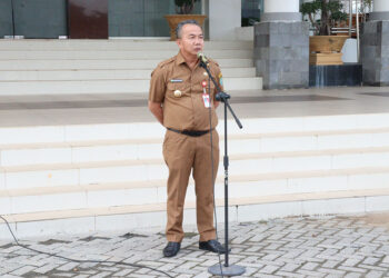 PJ Bupati Tapin M Syarifudin MPd saat menjadi pembina apel peningkatan disiplin ASN.