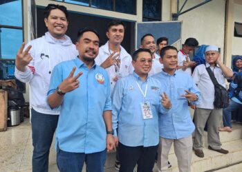 KETUA DPD Partai Demokrat Kalsel H Ibnu Sina, Ketua DPD PAN Banjarmasin H Harry Wijaya dan Ketua DPC Partai Gerindra Banjarmasin Muhammad Yamin HR, usai mengikuti Kampanye Calon Presiden Prabowo Subianto di GOR Rudy Resnawan Kota Banjarbaru. 