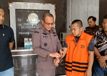 KAJARI Tapin Adi Fakhrudin SH MH saat membebaskan Alfian Noor melalui SKP2.