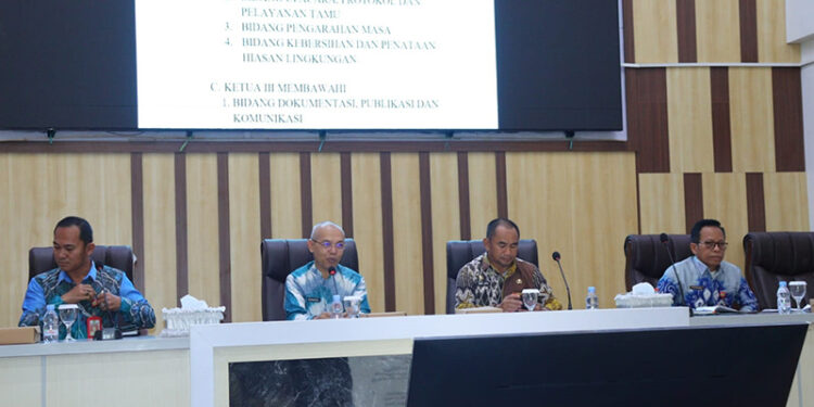 SEKDA Kabupaten Tapin Dr H Sufiansyah MAP saat memberikan arahan pada rapat pemantapan pelaksanaan MTQ Nasional ke-35 Tingkat provinsi Kalsel, Kamis (25/1).