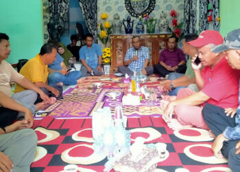 ANGGOTA Fraksi PKB DPRD Kalsel H Suripno Sumas bersama Kader PKB DPC Kota Banjarmasin Sugiarto Sumas saat menyerap aspirasi warga Kelurahan Sungai Andai.