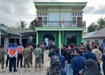 TIM gabungan saat melaksanakan apel sebelum menertibkan APK yang di pasang di tempat terlarang, Sabtu (27/1).
