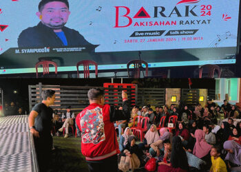 WAKIL Ketua DPRD Kalsel Muhammad Syaripuddin saat menggelar program Barak di kediamannya di Jalan Amandit Batulicin.