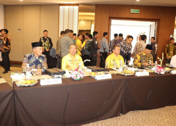 PJ Bupati Tapin M Syarifuddin MPd saat menghadiri RUPS tahunan tahun buku 2023 dan rapat umum luar biasa tahun 2024 Calamus Ballroom Rattan Inn Banjarmasin, Rabu (31/1).
