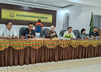 KEJARI Banjarmasin saat press release dan proses tahap II kasus TPPU atas nama tersangka SG, Selasa (6/2).