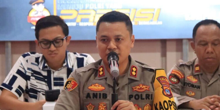 Kapolres Tabalong jajaran Polda Kalimantan Selatan, AKBP Anib Bastian di Tanjung, saat penyampaikan keterangan pers.