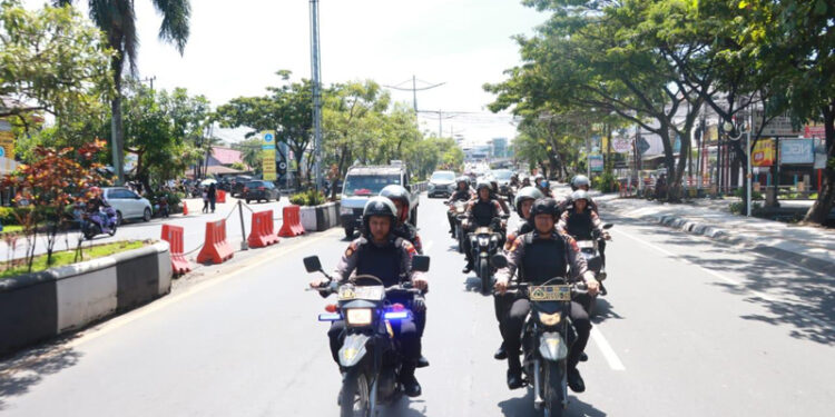 Tim reaksi cepat Polresta Banjarmasin sedang berpatroli guna mengantisipasi keamanan di Kota Banjarmasin.
