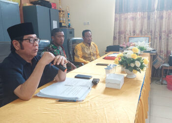 ANGGOTA DPRD Kalsel Dr H Karlie Hanafi Kalianda SH MH saat menyampaikan materi sosialisasi tentang Perlindungan Perempuan dan Anak di Desa Baliuk, Kecamatan Marabahan, Kabupaten Barito Kuala, Kamis (1/2).