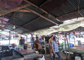 PIHAK DKUPP saat melakukan pengecekan di salah satu apsar yang akan direvitalisasi.