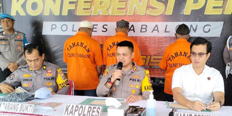 POLRES Tabalong saat menggelar konferensi pers terkait peredaran uang palsu, Rabu (7/2).