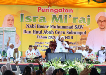 HABIB Abdullah Al Habsyi saat mengisi tausiah pada peringatan Isra Mi'raj yang digelar Pemerintah Kabupaten Tapin, Kamis (8/2).