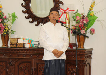 PJ Bupati Tapin M Syarifuddin MPd saat memberikan sambutan pada kegiatan sholat hajat menyambut pemilu damai bersama para ulama dan umara di Tapin.