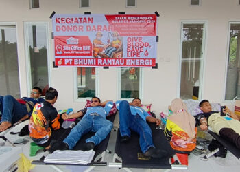 SUASANA kegiatan donor darah yang dilaksanakan PMI Tapin dan PT BRE dalam rangka bulan K3 nasional.