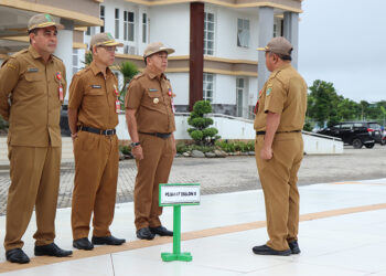 PJ Bupati Tapin M Syarifuddin MPd saat menjadi pembina apel pagi peningkatan disiplin ASN, Senin (12/2).