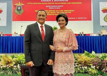 Bella Saphira dan suami.