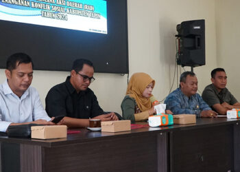 KEPALA Bidang Kewaspadaan Nasional dan Penanganan Konflik Helda Yuliana SH saat membuka kegiatan Sosialisasi RAD Penanganan Konflik, Kmais (29/2).