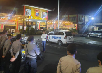 KAPOLRESTA Banjarmasin Kombes Pol Sabana Atmojo Martosumito saat memimpin persiapan patroli cipta kondisi di Bulan Ramadhan.