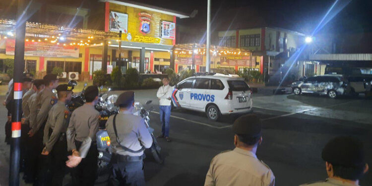 KAPOLRESTA Banjarmasin Kombes Pol Sabana Atmojo Martosumito saat memimpin persiapan patroli cipta kondisi di Bulan Ramadhan.