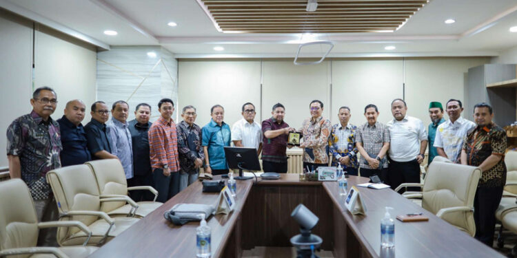 KOMISI III DPRD Kalsel didampingi Wakil Ketua DRPD Kalsel M Syaripuddin saat melakukan kaji banding ke Kementerian Perhubungan RI, Jumat (15/3).