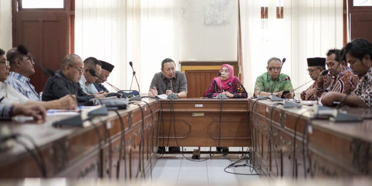 KOMISI II DPRD Kalsel saat berkunjung ke Dinas Perindustrian dan Perdagangan Provinsi Daerah Istimewa Yogyakarta, Jumat (15/3).