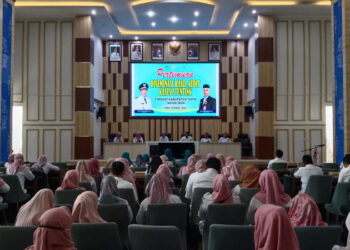 SEKDA Tapin Dr H Sufiansyah MAP saat membuka pertemuan audit kasus stunting bersama lintas sektor terkait di lingkungan pemkab setempat, Rabu (20/3).