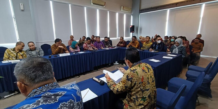 KOMISI II DPR RI saat melakukan pertemuan dengan Kanwil BPN Kalsel, Rabu (20/3).