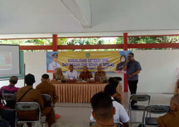SOSIALISASI - Badan Kesbangpol Kabupaten Tapin melalui bidang kewaspadaan nasional dan penanganan konflik saat melaksanakan sosialisasi deteksi dan cegah dini konflik sosial di Aula Kecamatan Bungur, Senin (4/3).