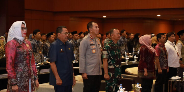 HADIRI - Kapolda Kalsel Irjen Pol Winarto saat menghadiri Rekapitulasi Hasil Penghitungan Perolehan Suara di Galaxy Hotel Banjarmasin, Rabu (6/3) pukul 09.00 Wita.