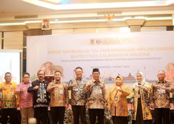 GUBERNUR Sahbirin Noor foto bersama usai Rapat Koordinasi Tim Pengendalian Inflasi Daerah (TPID) se-Provinsi Kalimantan Selatan, Jumat (3/1). 