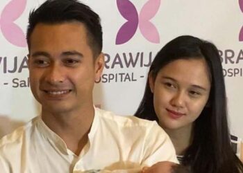 Eza Gionino dan istri